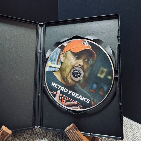 Retro Freaks- It Kills To Collect, DVD - Picture 3 of 4